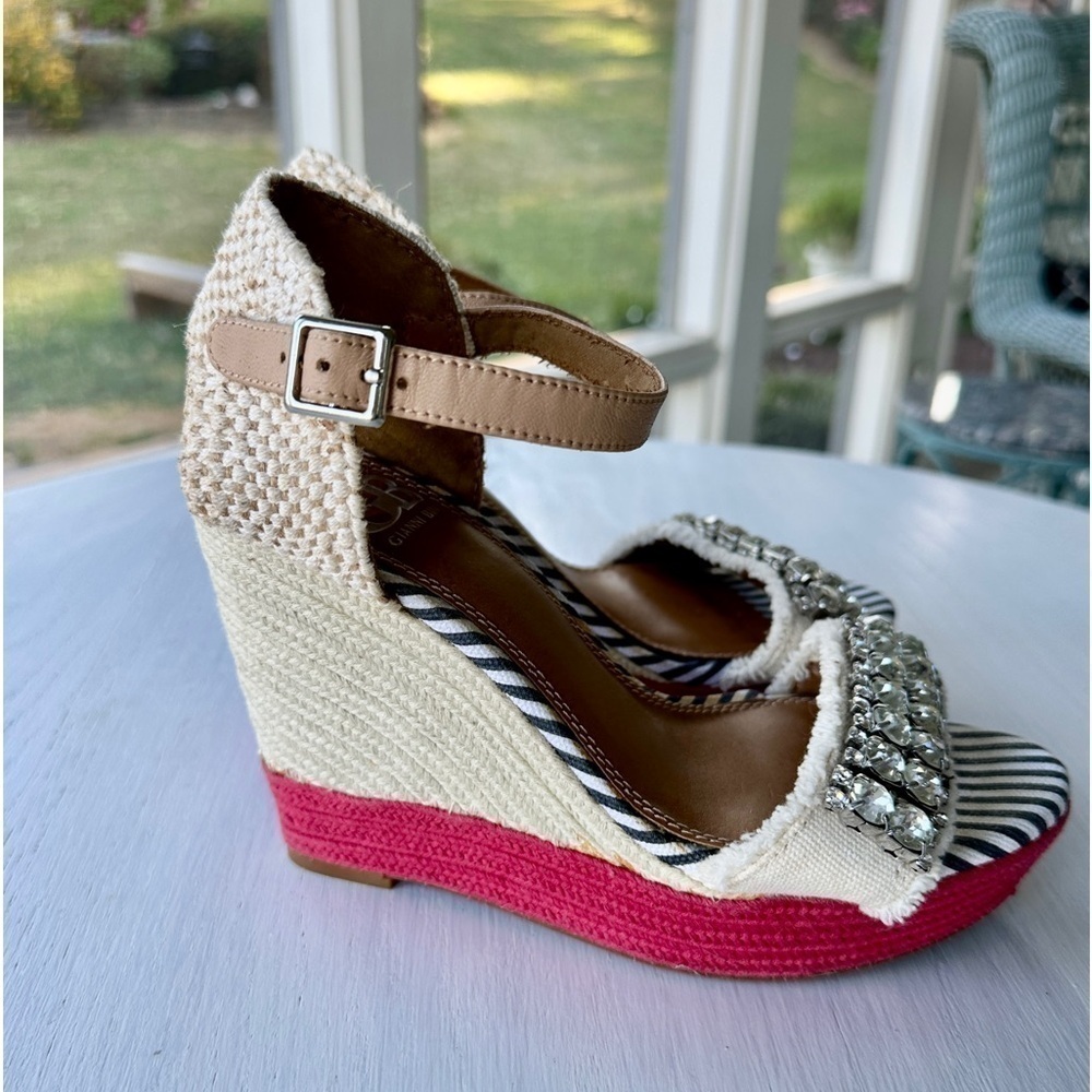 GIANNI BINI, CANVAS SANDALS WITH 4 1/4”WEDGE HEEL. PRE-OWNED. SIZE 6 - Picture 2 of 11